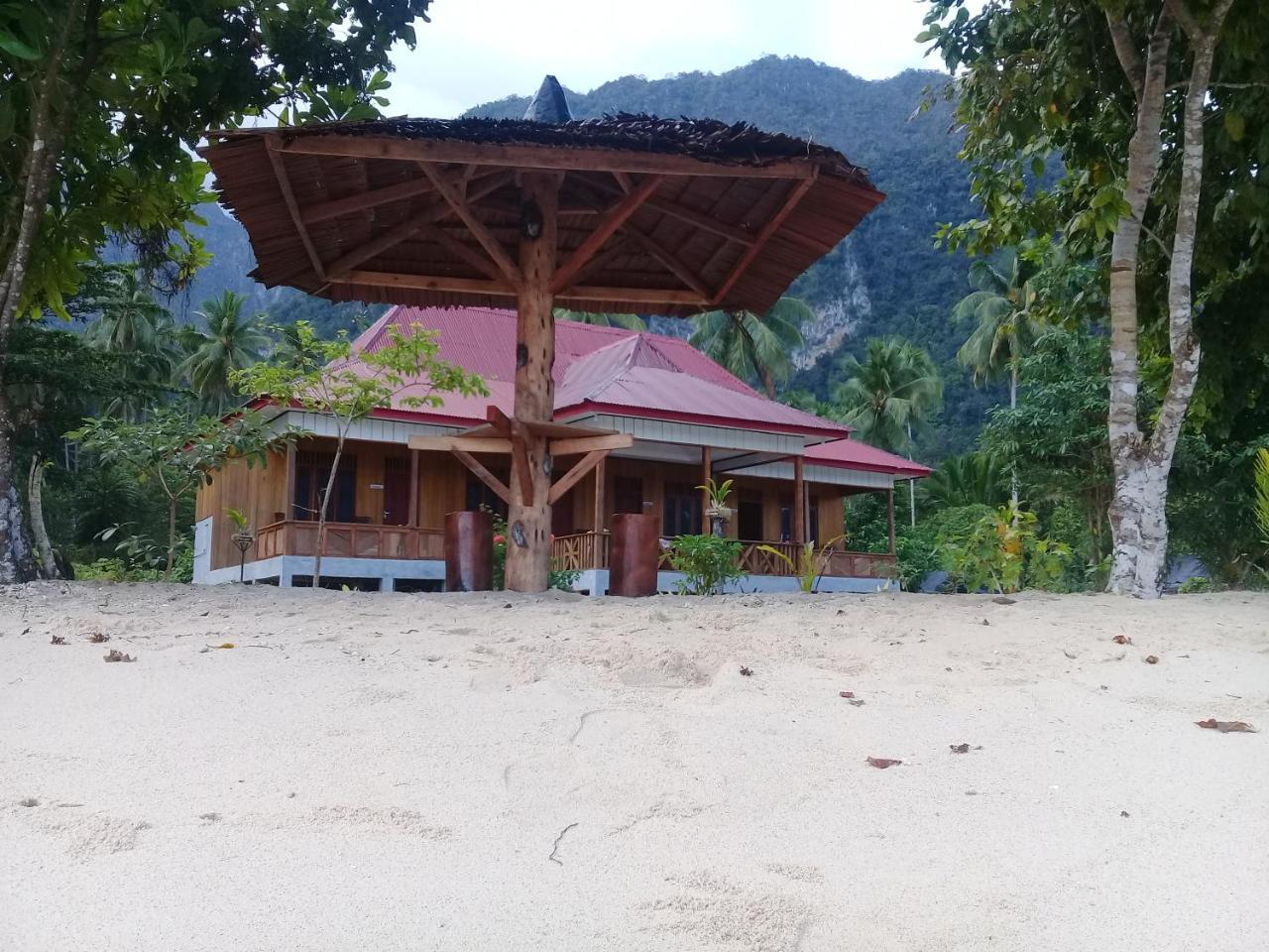 Nusa Nalan Beach Resort Rumah Olat 외부 사진