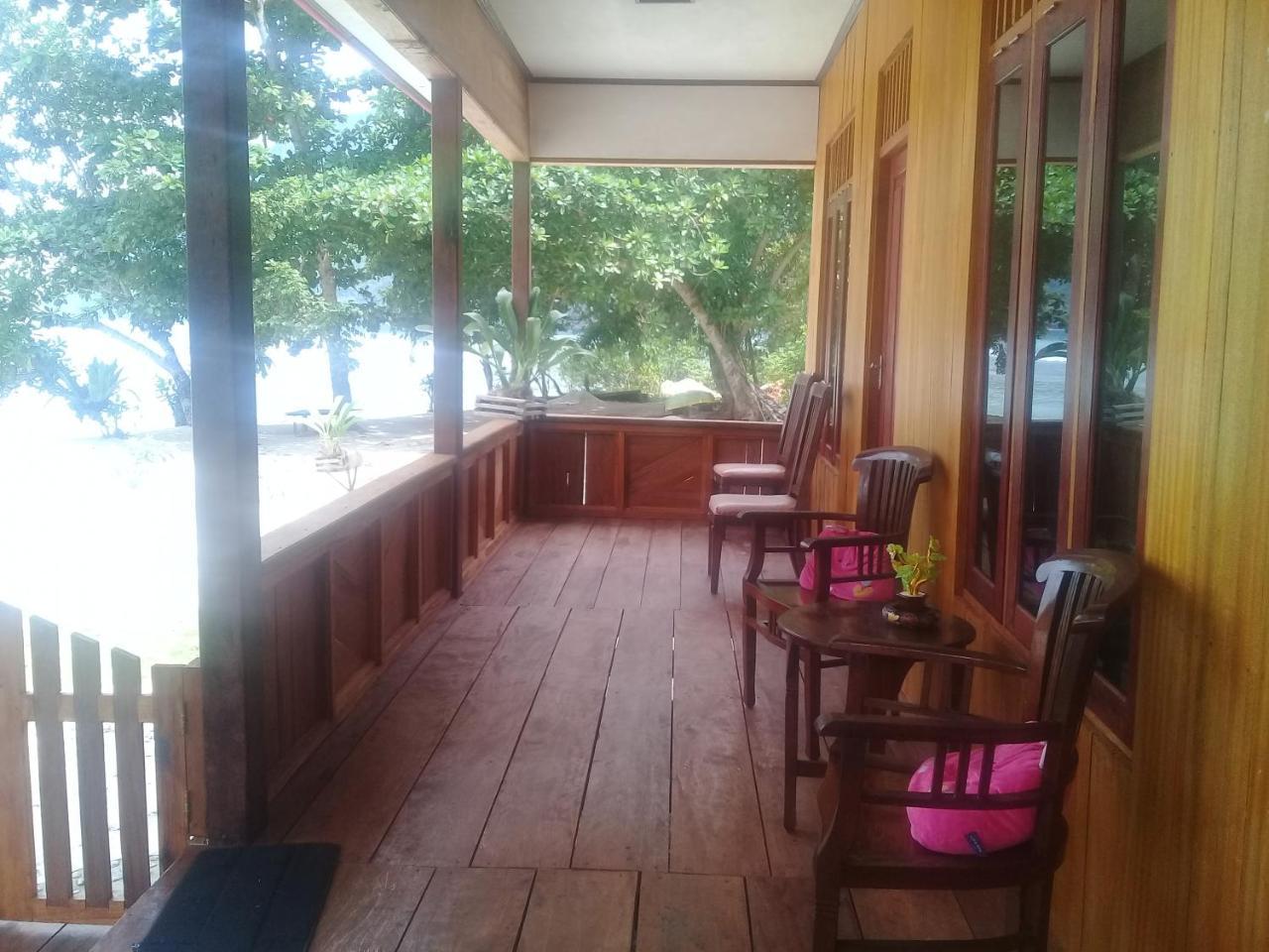 Nusa Nalan Beach Resort Rumah Olat 외부 사진