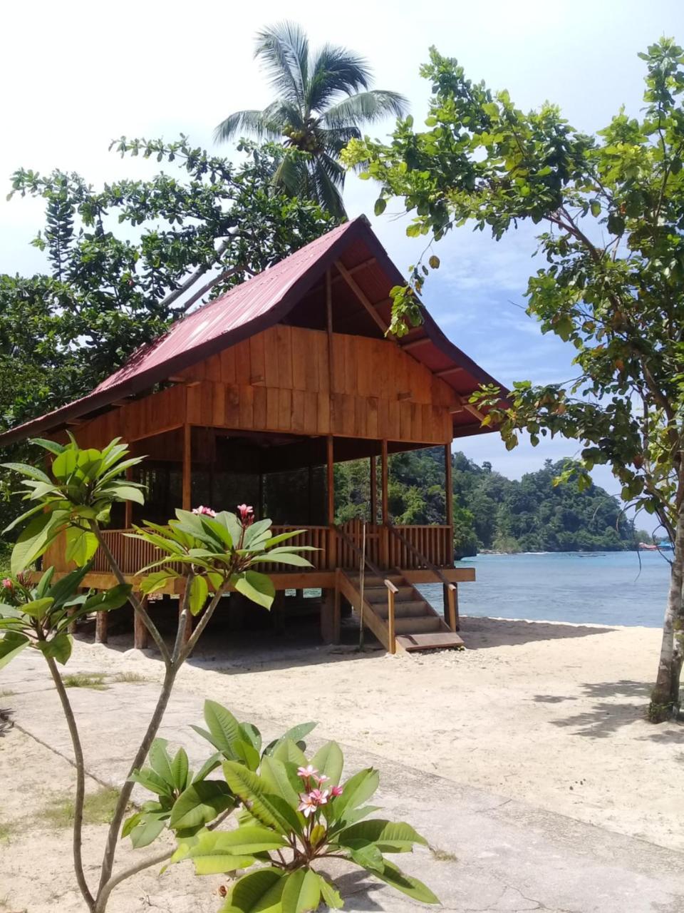 Nusa Nalan Beach Resort Rumah Olat 외부 사진