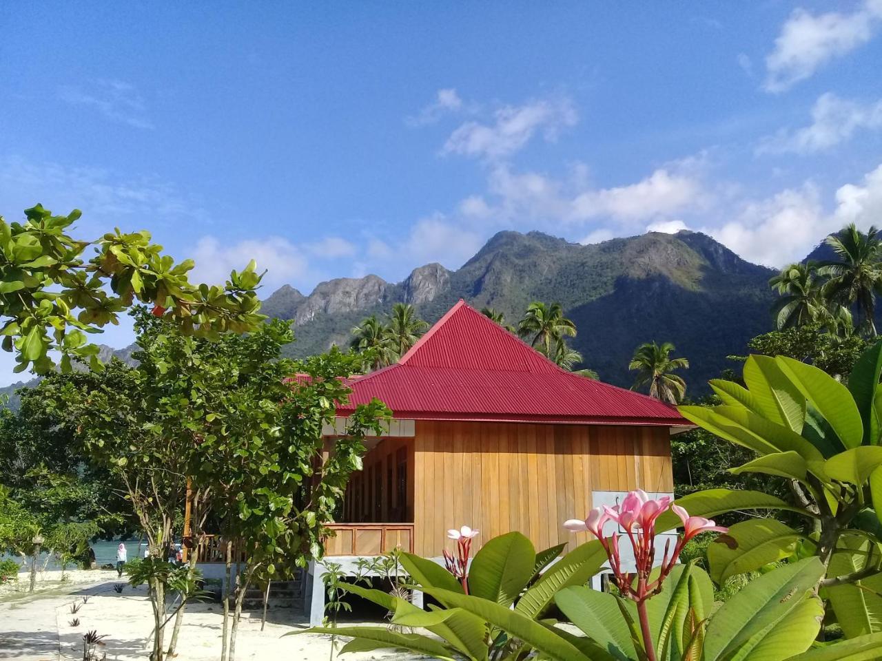 Nusa Nalan Beach Resort Rumah Olat 외부 사진